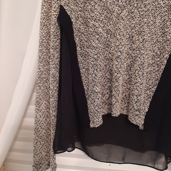 Green Envelope Layered Sweater - Picture 9 of 14